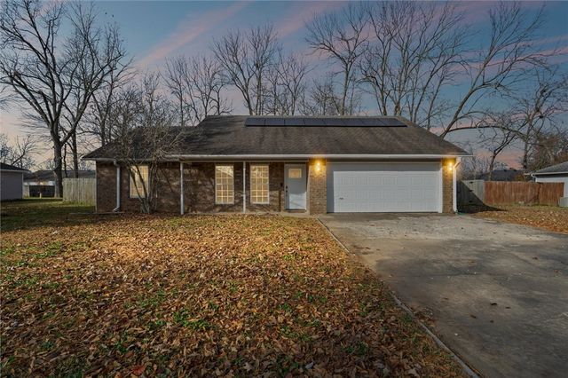 2749 Jessica Place, Fayetteville, AR 72701