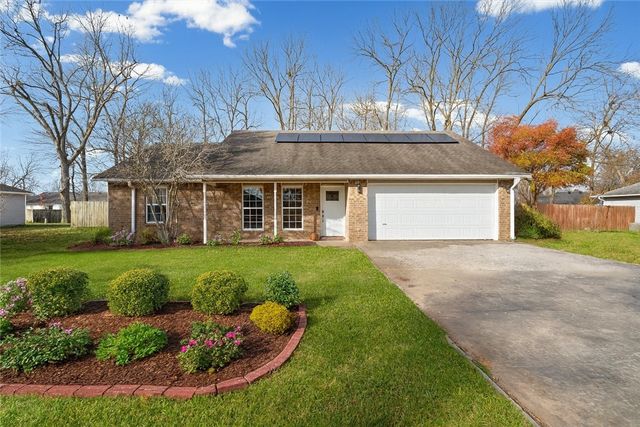 2749 Jessica Place, Fayetteville, AR 72701