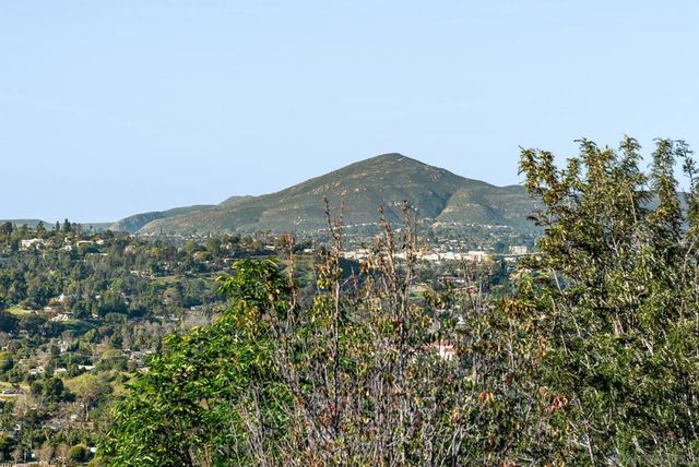 2820 Highlands Blvd, Spring Valley, CA 91977