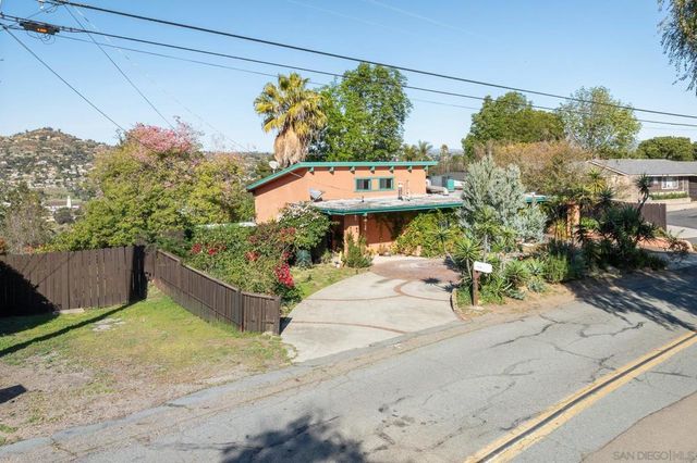 2820 Highlands Blvd, Spring Valley, CA 91977