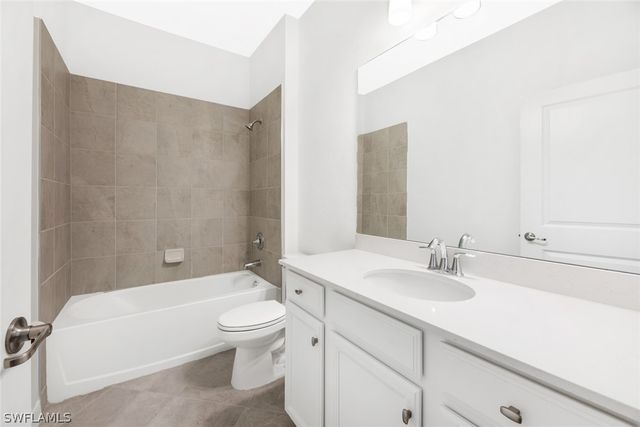 2672 Vine AVE, Naples, FL 34120