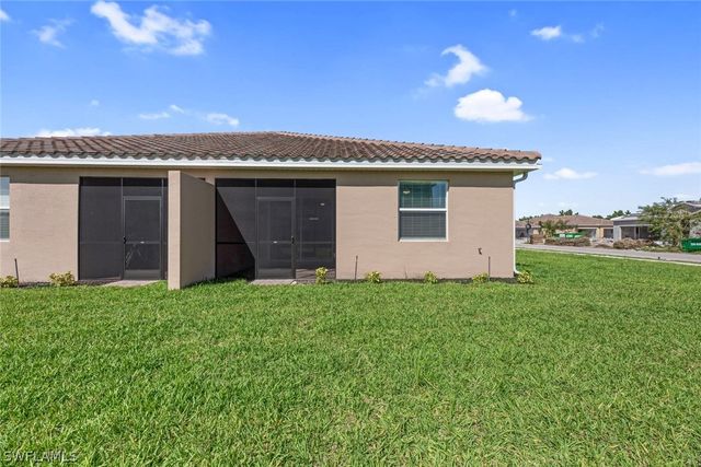 2672 Vine AVE, Naples, FL 34120