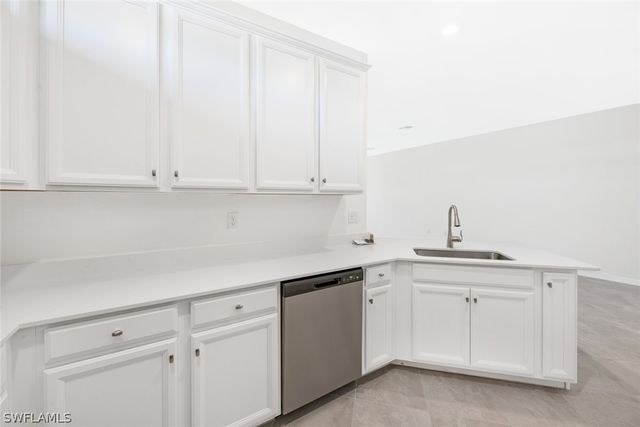 2672 Vine AVE, Naples, FL 34120