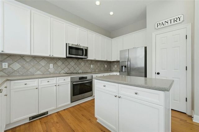 319 Creekbank Way SE, Smyrna, GA 30082