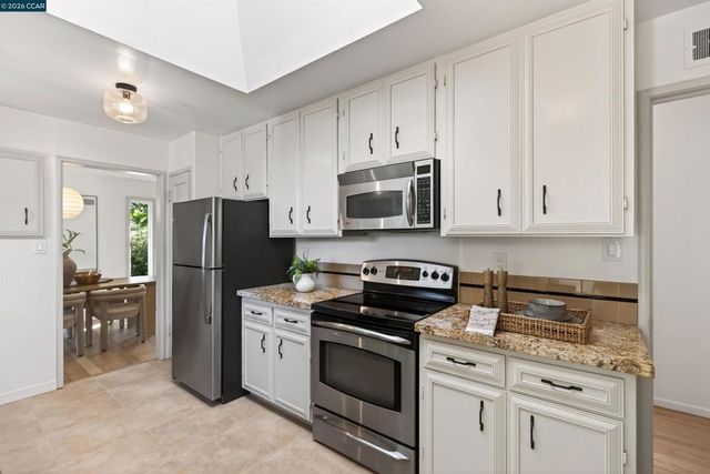 218 Overhill Rd, Orinda, CA 94563