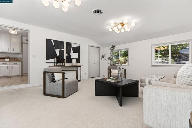 218 Overhill Rd, Orinda, CA 94563