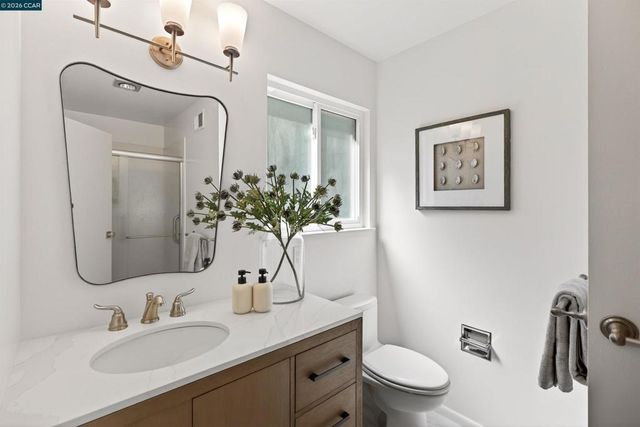 218 Overhill Rd, Orinda, CA 94563