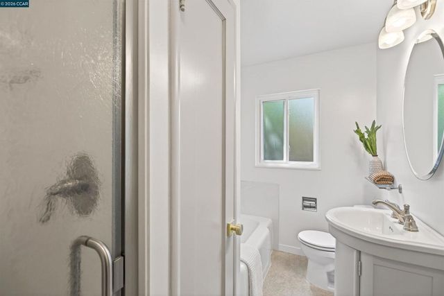 218 Overhill Rd, Orinda, CA 94563