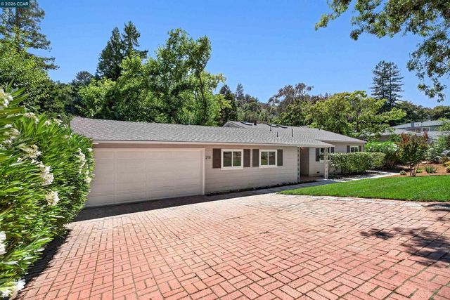 218 Overhill Rd, Orinda, CA 94563