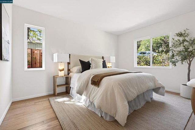218 Overhill Rd, Orinda, CA 94563