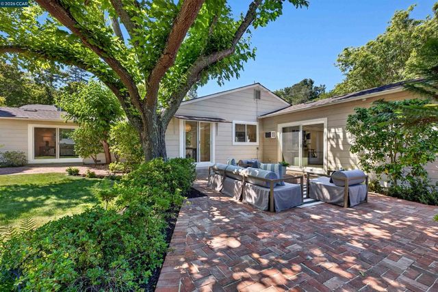 218 Overhill Rd, Orinda, CA 94563