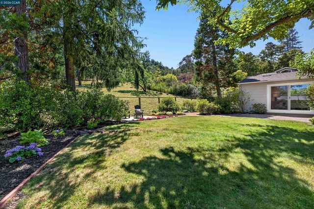 218 Overhill Rd, Orinda, CA 94563