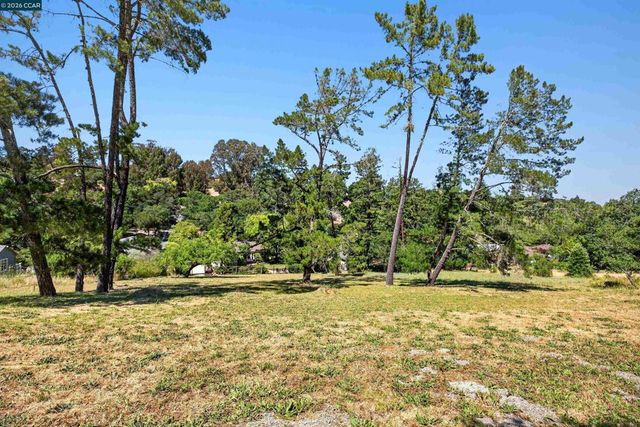 218 Overhill Rd, Orinda, CA 94563