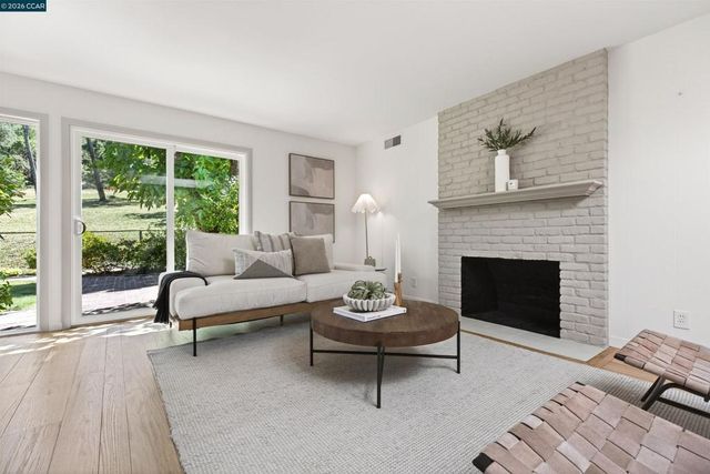 218 Overhill Rd, Orinda, CA 94563
