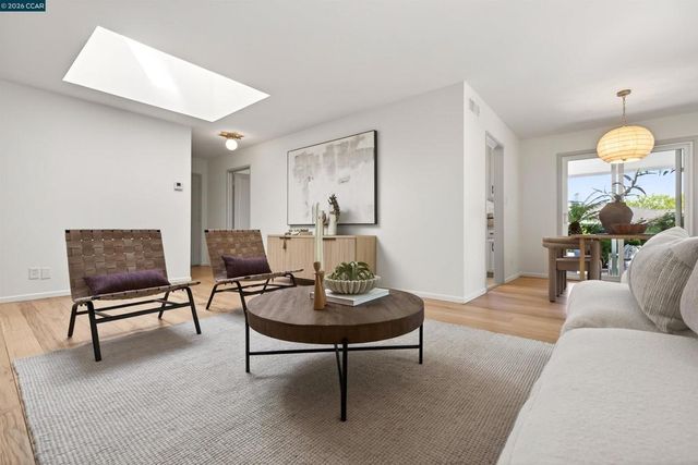 218 Overhill Rd, Orinda, CA 94563