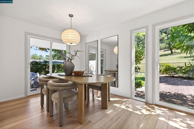 218 Overhill Rd, Orinda, CA 94563