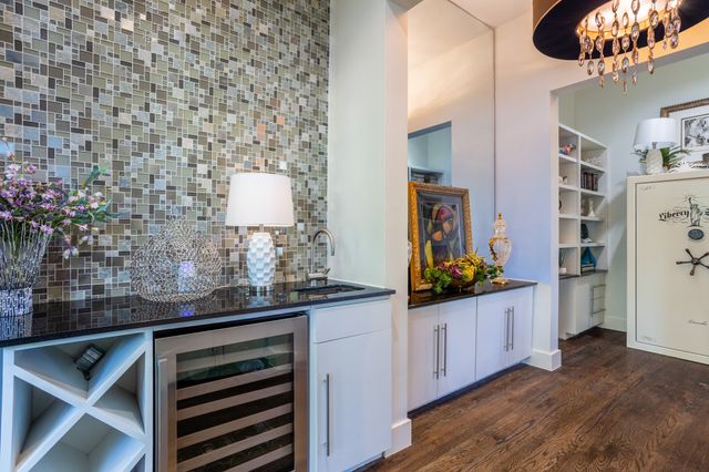 2630 WELBORN Street, Dallas, TX 75219