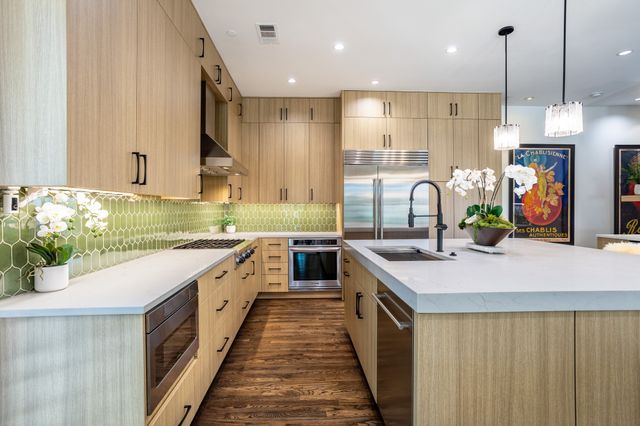 2630 WELBORN Street, Dallas, TX 75219