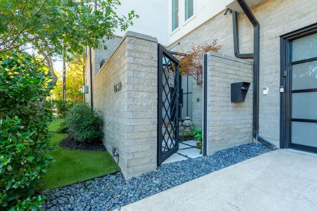 2630 WELBORN Street, Dallas, TX 75219