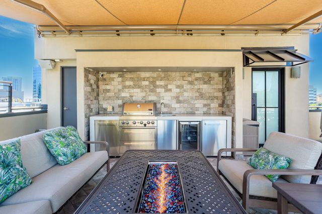 2630 WELBORN Street, Dallas, TX 75219