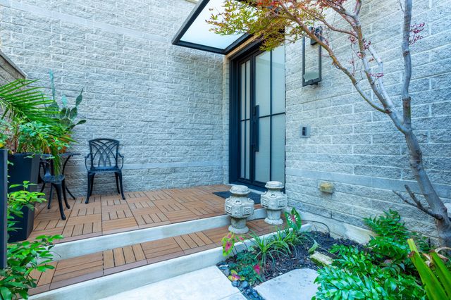 2630 WELBORN Street, Dallas, TX 75219