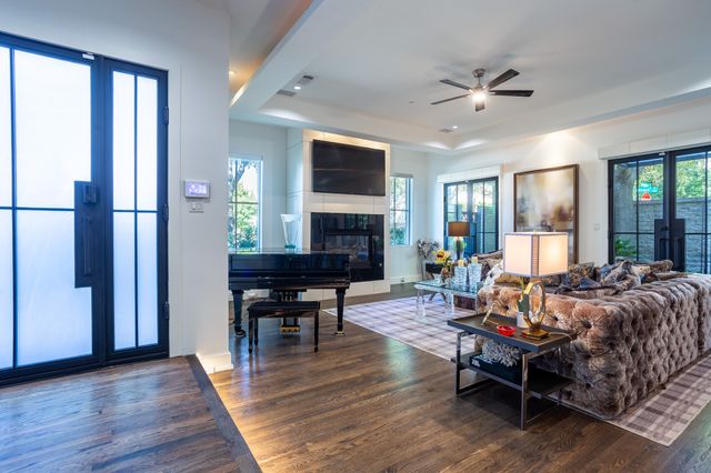 2630 WELBORN Street, Dallas, TX 75219