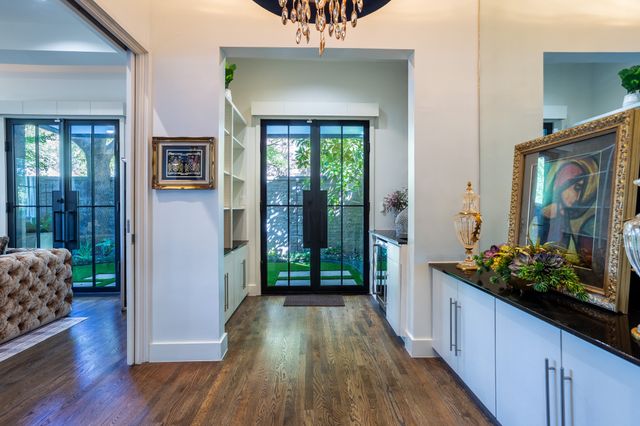 2630 WELBORN Street, Dallas, TX 75219