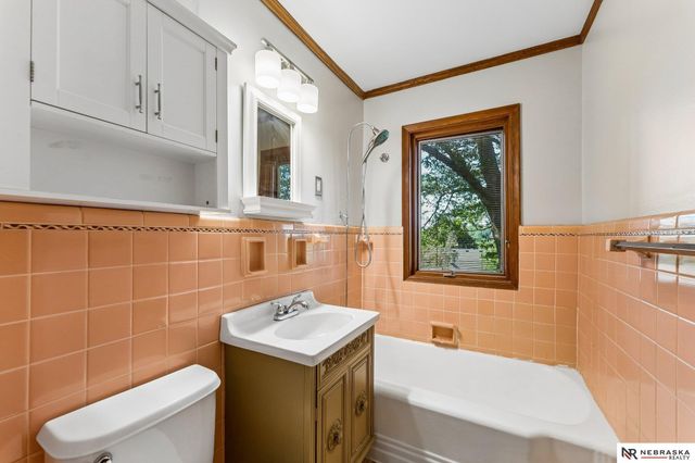 4839 Pine Street, Omaha, NE 68106