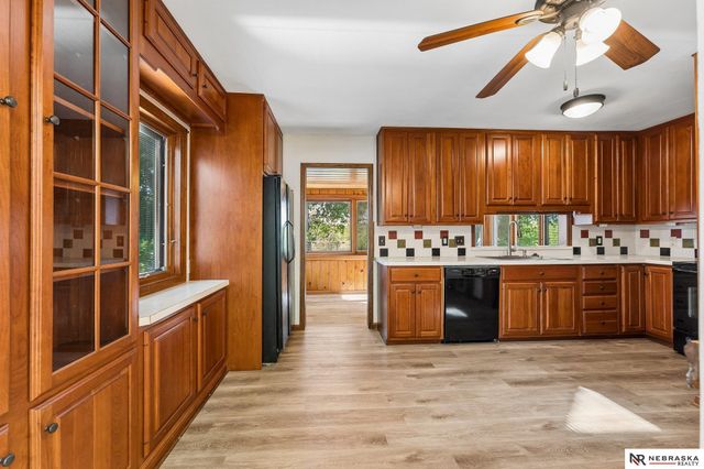 4839 Pine Street, Omaha, NE 68106
