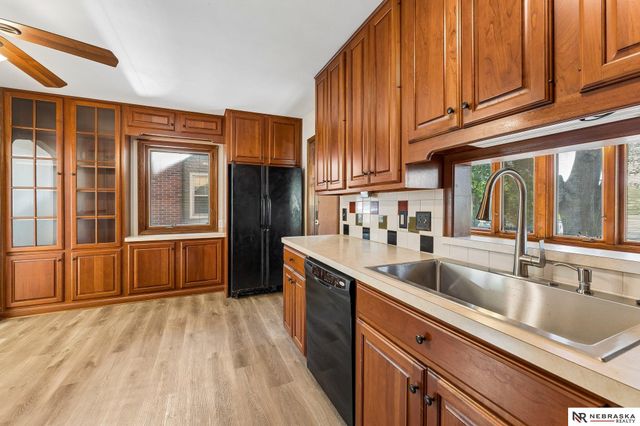 4839 Pine Street, Omaha, NE 68106