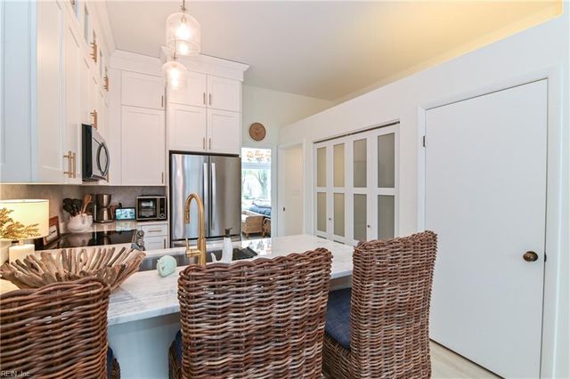 696 Mowbray Arch Apt 320, Norfolk, VA 23507