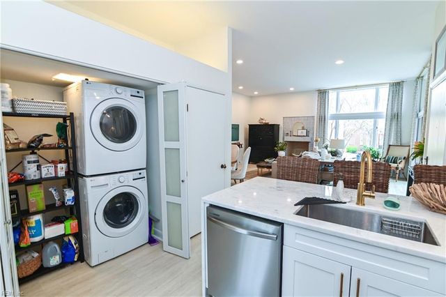 696 Mowbray Arch Apt 320, Norfolk, VA 23507