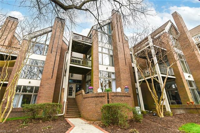 696 Mowbray Arch Apt 320, Norfolk, VA 23507