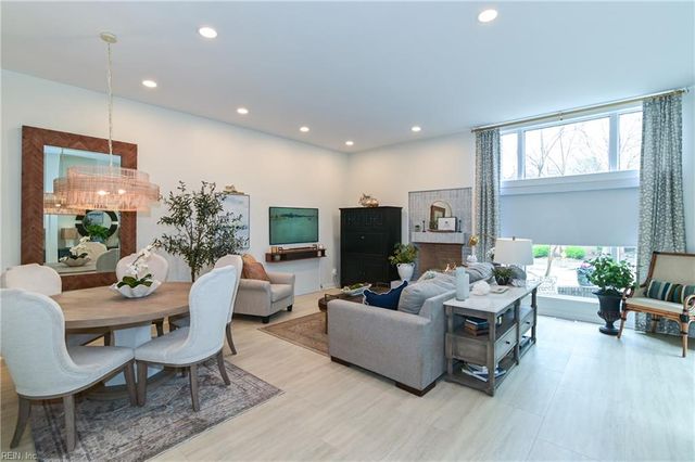 696 Mowbray Arch Apt 320, Norfolk, VA 23507