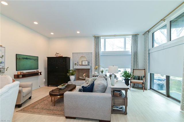 696 Mowbray Arch Apt 320, Norfolk, VA 23507