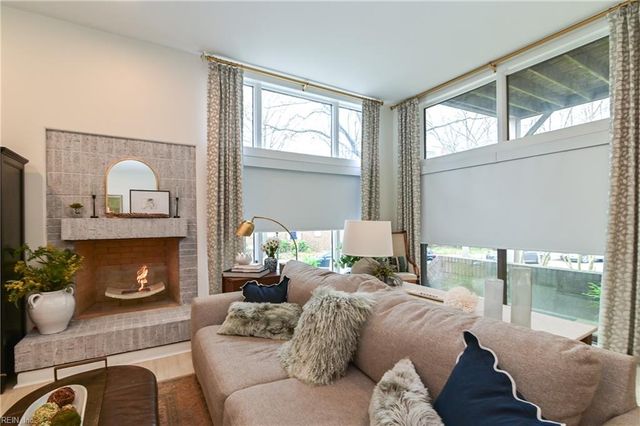 696 Mowbray Arch Apt 320, Norfolk, VA 23507