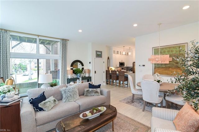 696 Mowbray Arch Apt 320, Norfolk, VA 23507