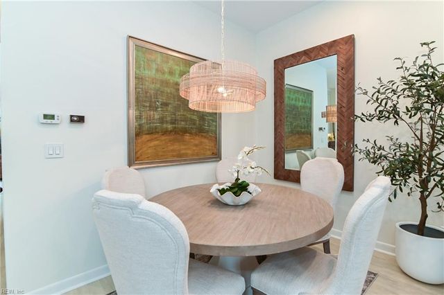 696 Mowbray Arch Apt 320, Norfolk, VA 23507