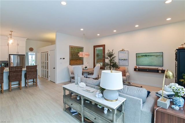 696 Mowbray Arch Apt 320, Norfolk, VA 23507