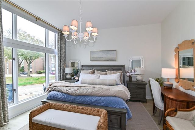 696 Mowbray Arch Apt 320, Norfolk, VA 23507