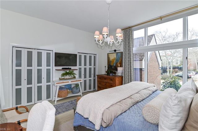 696 Mowbray Arch Apt 320, Norfolk, VA 23507