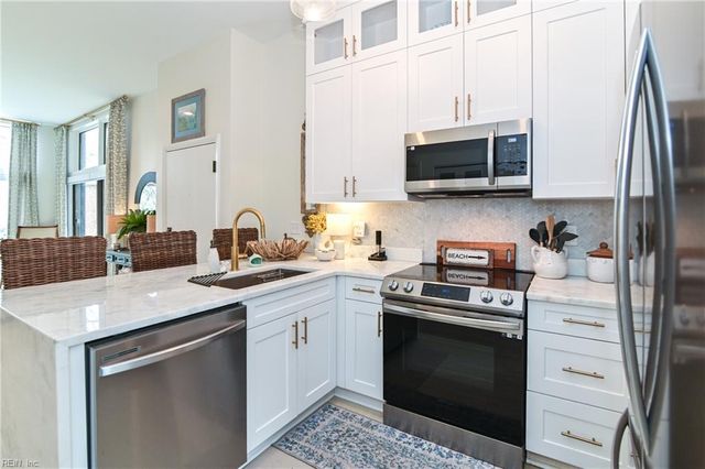 696 Mowbray Arch Apt 320, Norfolk, VA 23507