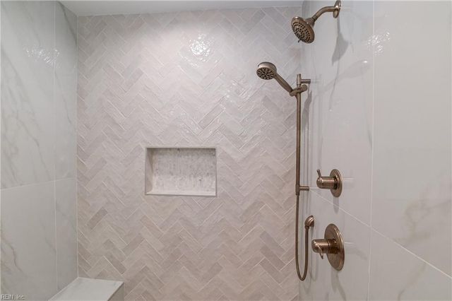 696 Mowbray Arch Apt 320, Norfolk, VA 23507