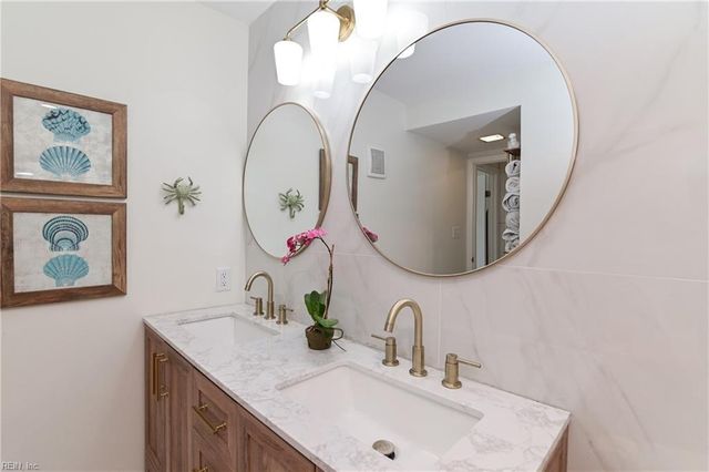 696 Mowbray Arch Apt 320, Norfolk, VA 23507