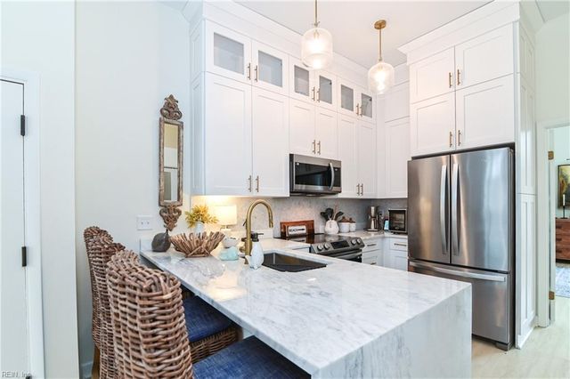 696 Mowbray Arch Apt 320, Norfolk, VA 23507