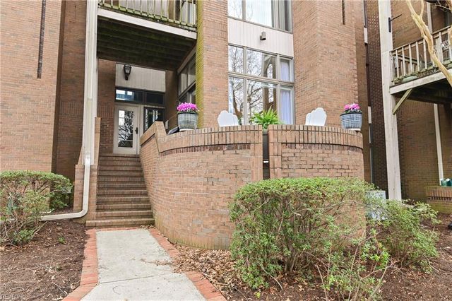 696 Mowbray Arch Apt 320, Norfolk, VA 23507