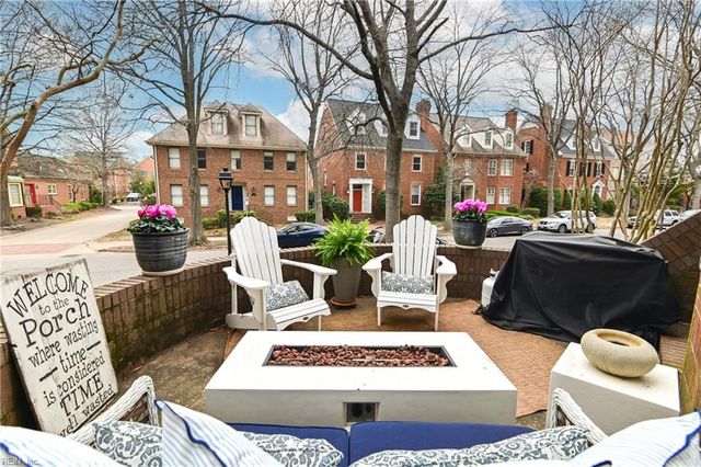 696 Mowbray Arch Apt 320, Norfolk, VA 23507