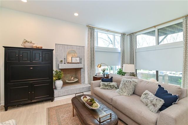 696 Mowbray Arch Apt 320, Norfolk, VA 23507