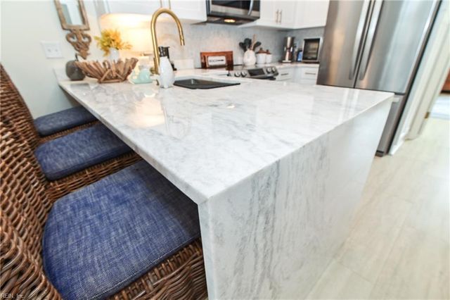 696 Mowbray Arch Apt 320, Norfolk, VA 23507