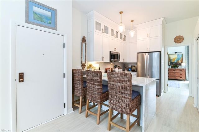 696 Mowbray Arch Apt 320, Norfolk, VA 23507